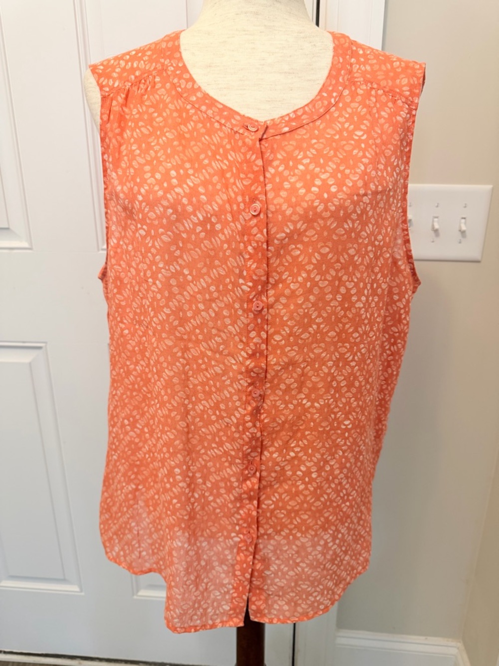 The Loft Sleeveless Button down Top NWOT